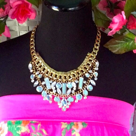 💖💎 Clear Rhinestone & Gold colored Bib Statement Necklace  🌸GUC🌸  💎💖 - Picture 10 of 16